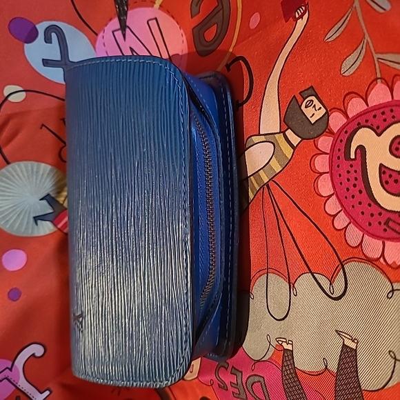 Louis vuitton EPI blue zipper pouch - Picture 4 of 13